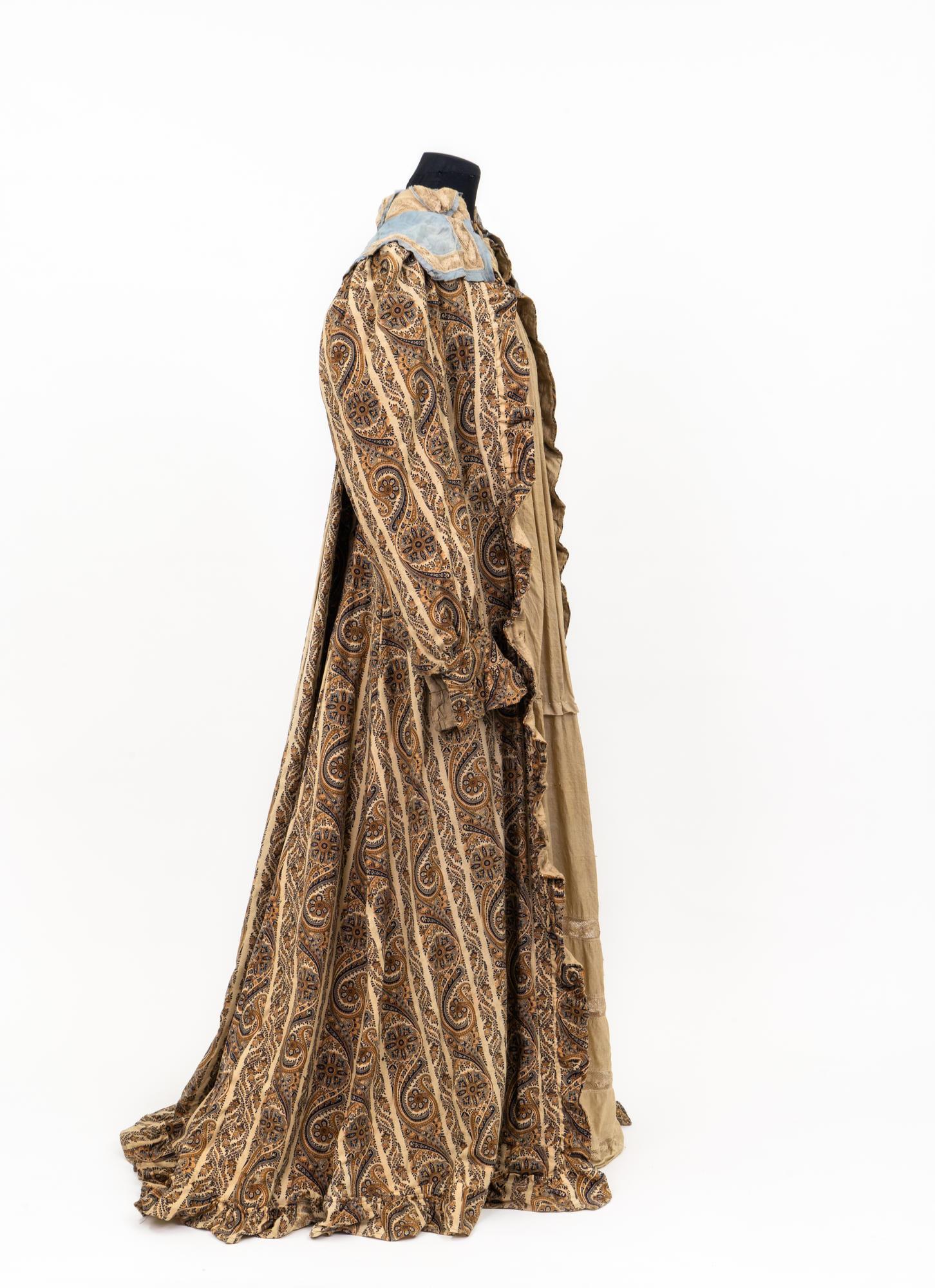 Dressing gown Tauranga Heritage Collection